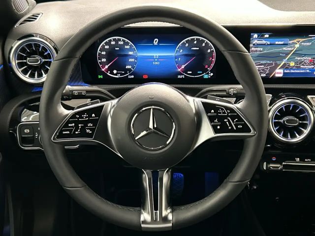 Mercedes-Benz A 180 Hatchback Progressive