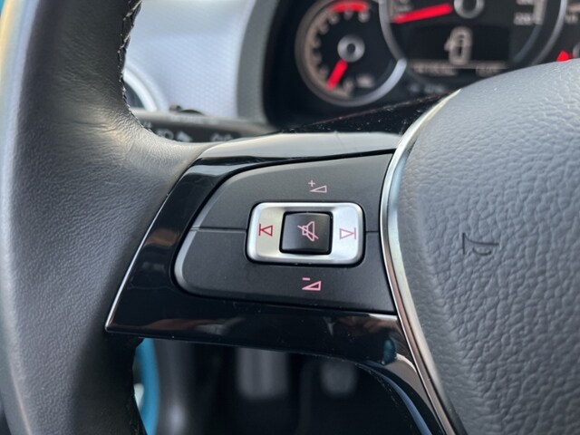 Volkswagen up! Active