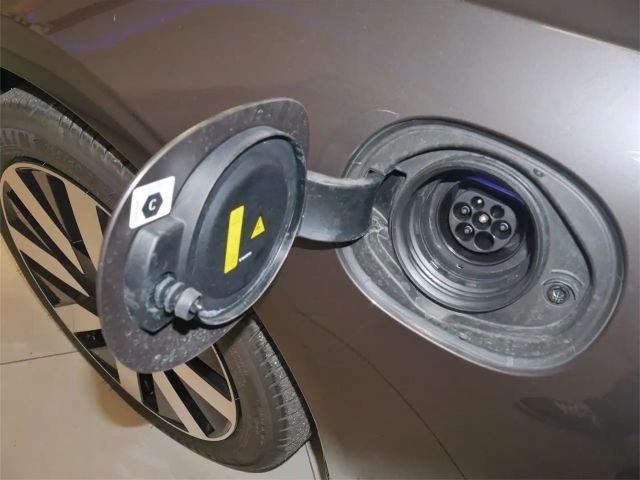 Volvo V90 AWD Dark Plus T6