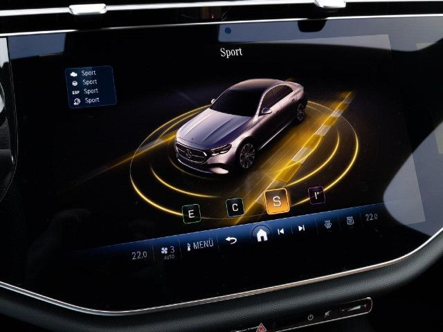 Mercedes-Benz E 200 4MATIC Sedan