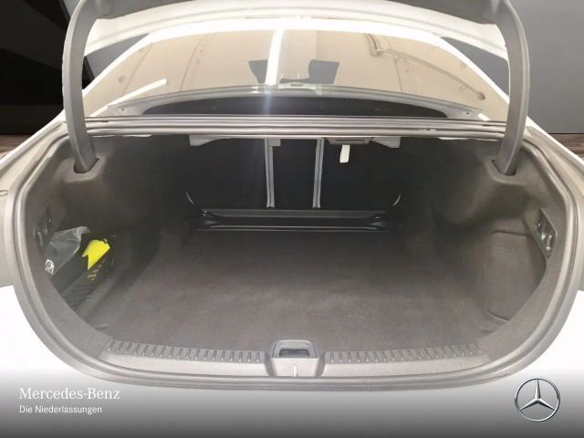 Mercedes-Benz E 220 AMG Line E 220 d Sedan