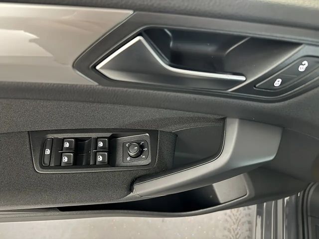 Volkswagen Touran 2,0 TDI *NAVI*ACC*PANO*Sitzheizung*PDC vo/hi*