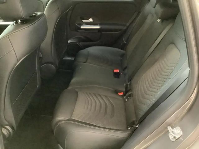 Mercedes-Benz B 220 B 220 d