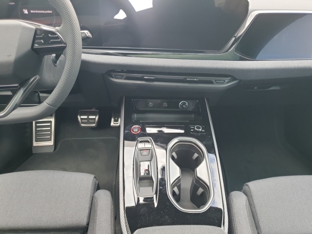 Audi A6 Avant Quattro S-Tronic