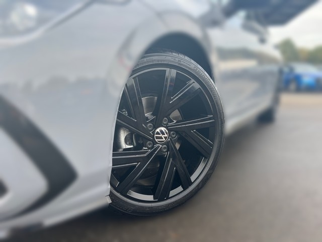 Volkswagen Golf 1.5 eTSI DSG Golf VIII R-Line