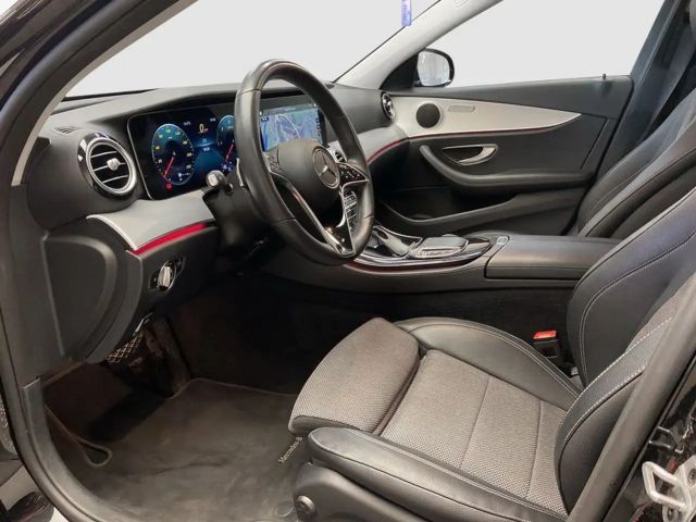 Mercedes-Benz E 220 AVANTGARDE