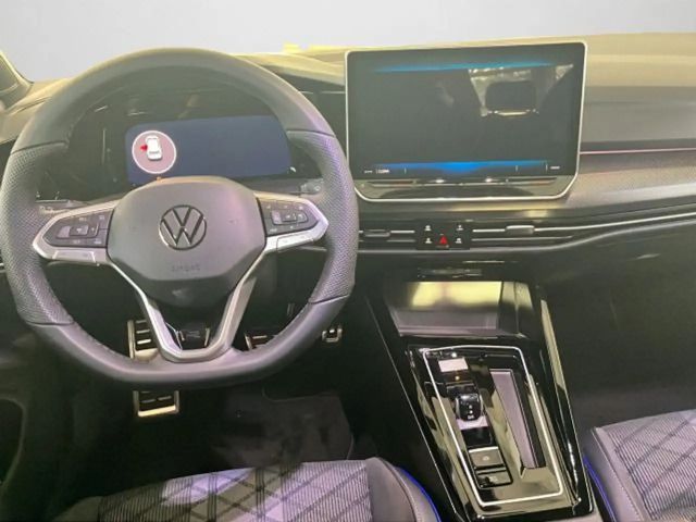 Volkswagen Golf 1.5 TSI DSG R-Line