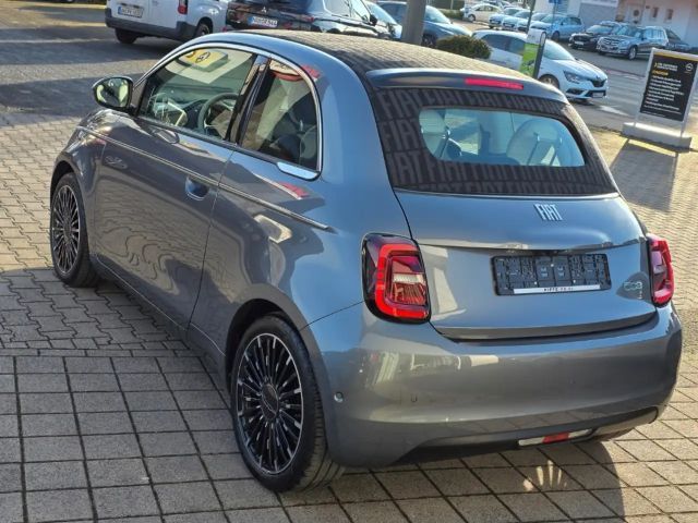 Fiat 500e La Prima