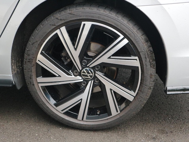 Volkswagen Golf R-Line Variant