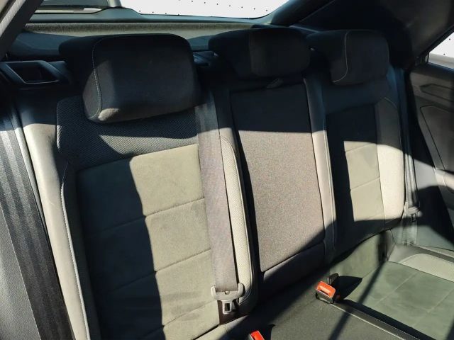 Volkswagen T-Roc 1.5 TSI DSG R-Line