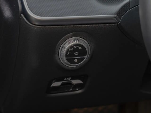 Mercedes-Benz C 180 AVANTGARDE Sedan