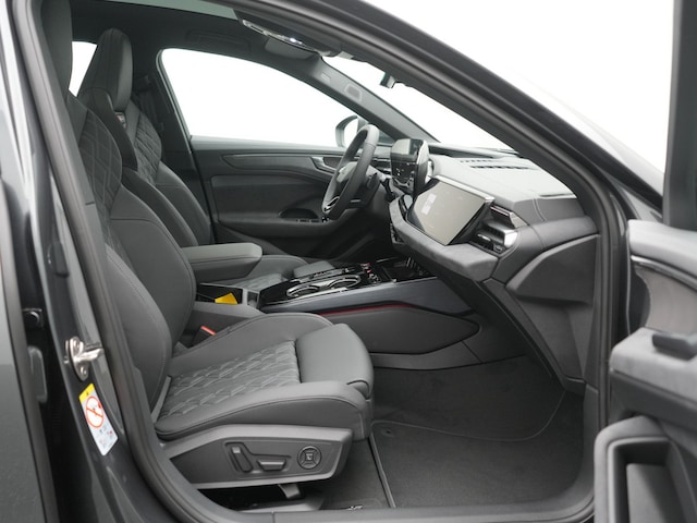 Audi A6 Avant Quattro S-Tronic