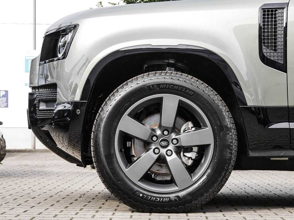 Land Rover Defender 90 Dynamic SE
