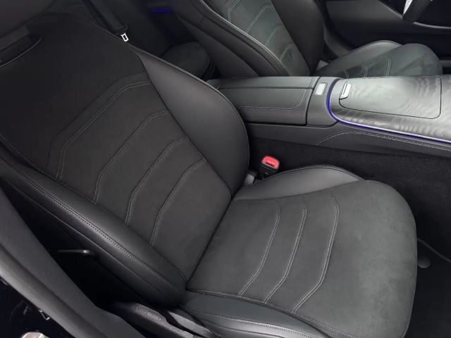 Mercedes-Benz E 220 AMG Line E 220 d Sedan