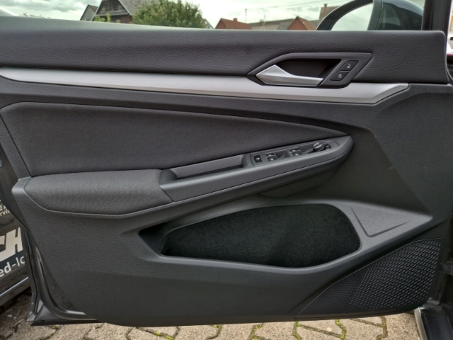 Volkswagen Golf 1.0 TSI Life Variant