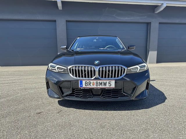 BMW 318 318i M-Sport Sedan