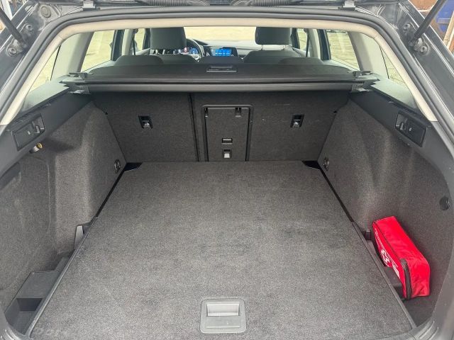 Volkswagen Golf Life Variant