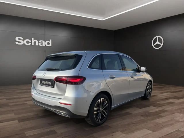 Mercedes-Benz B 180 Sedan