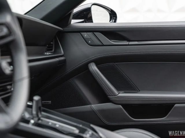 Porsche 992 4 Cabrio GTS Targa