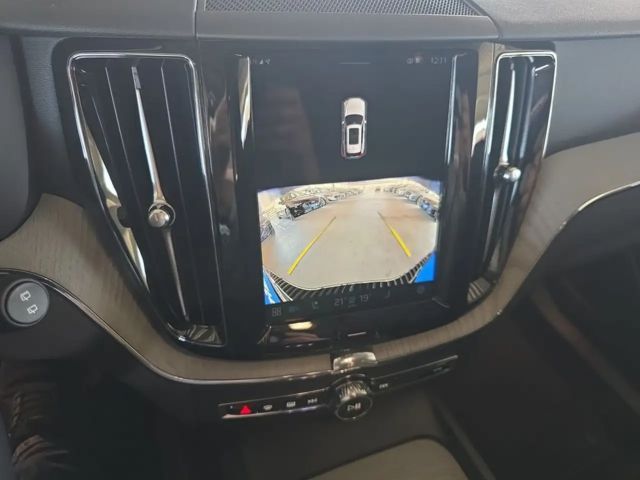 Volvo XC60 AWD Dark Plus