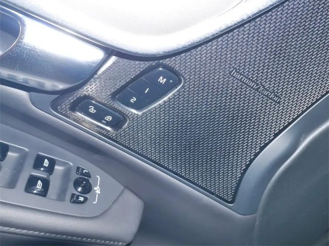 Volvo V90 AWD Dark Plus T6