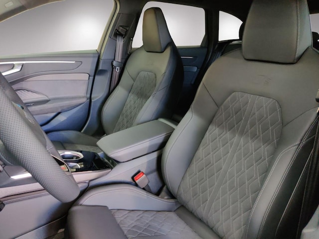 Audi A6 Avant Quattro S-Tronic