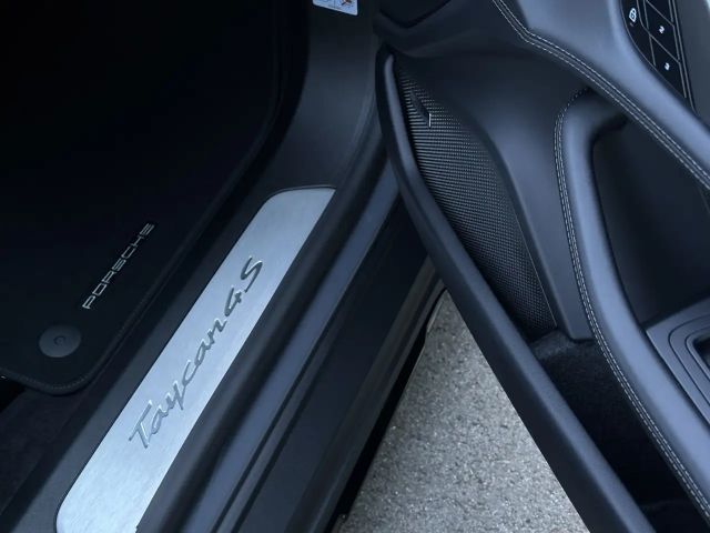 Porsche Taycan 4S Cross Turismo