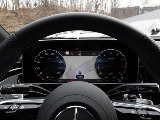 Mercedes-Benz E 200 4MATIC Sedan