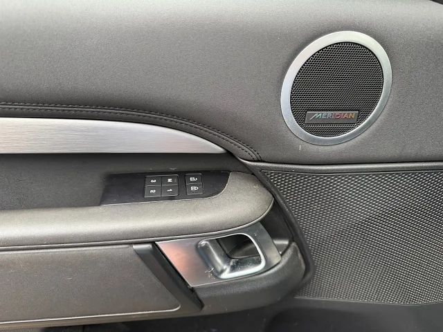 Land Rover Discovery AWD D250 SE