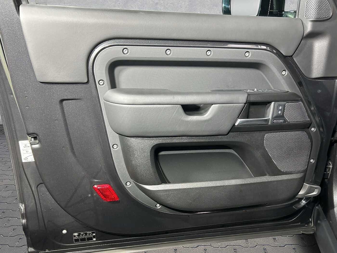 Land Rover Defender 90