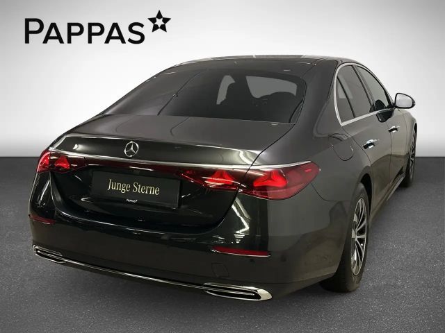 Mercedes-Benz E 220 E 220 d Sedan