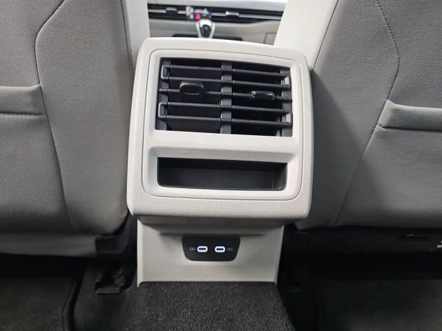 Volkswagen Golf Life Variant