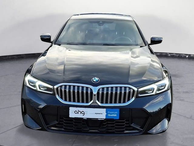 BMW 320 320i M-Sport Sedan xDrive
