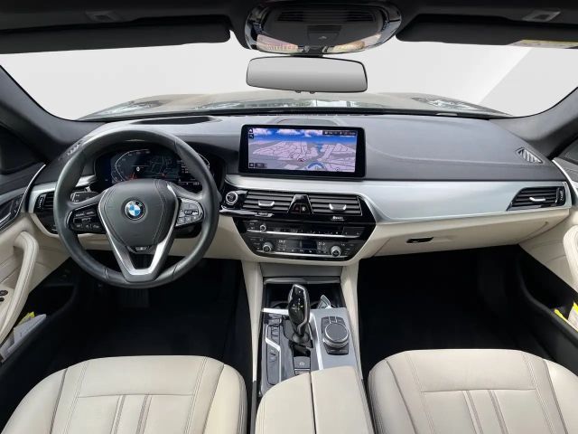 BMW 530 530d Luxury Line Touring xDrive
