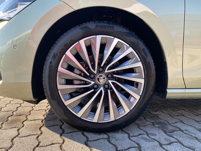 Skoda Superb 2.0 TDI Combi Laurin & Klement