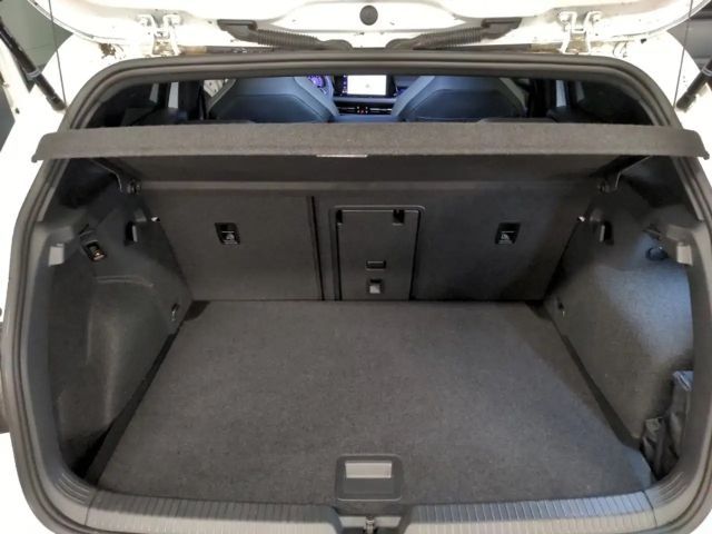 Volkswagen Golf 1.5 eTSI DSG Golf VIII R-Line