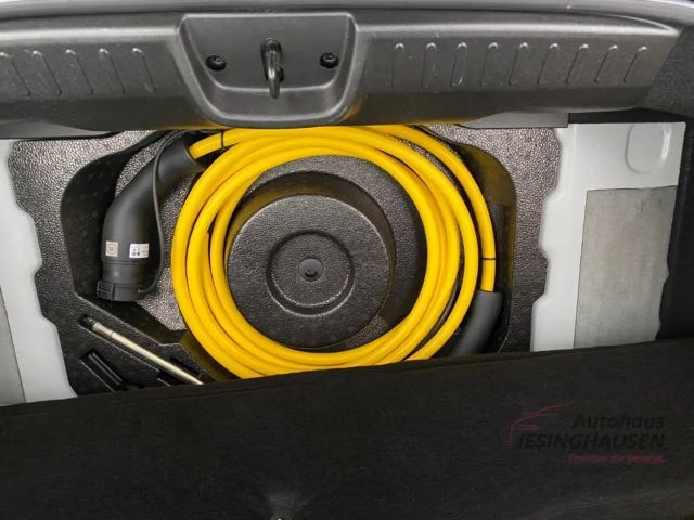 Fiat 500e Digitales Cockpit Apple CarPlay Android Auto Klima