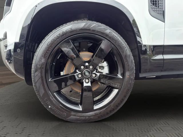 Land Rover Defender 110 D250 Dynamic SE