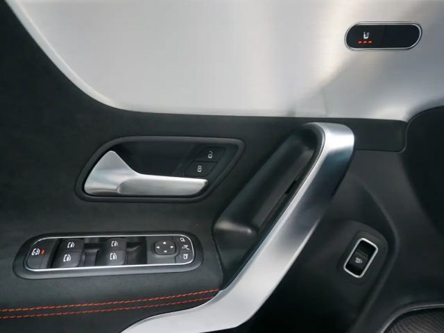 Mercedes-Benz CLA 180 AMG Line Coupé