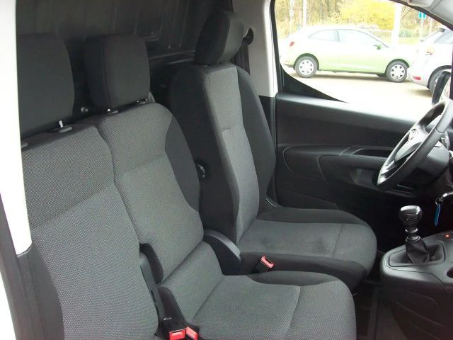 Opel Combo E 1.2 Cargo XL Holzboden Anhängerkupplung