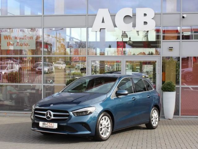 Mercedes-Benz B 180 Business Line Sedan