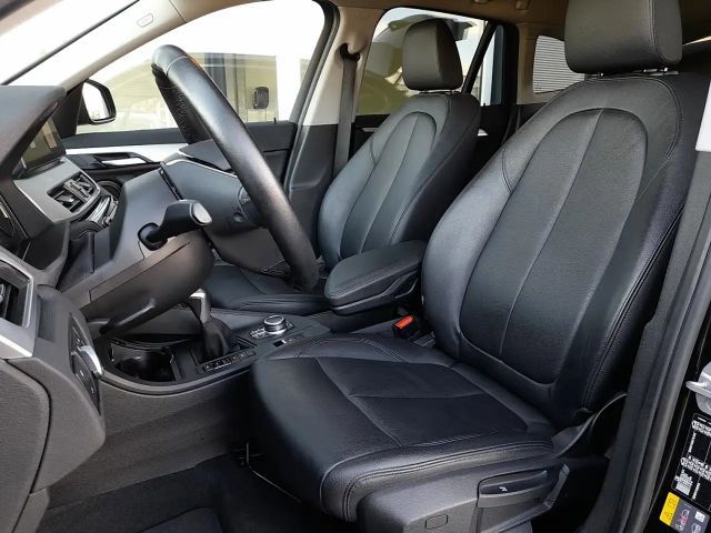 BMW X1 4x4 PHEV Aut. *VOLL LED / NAVI / KAMERA / HEAD-...