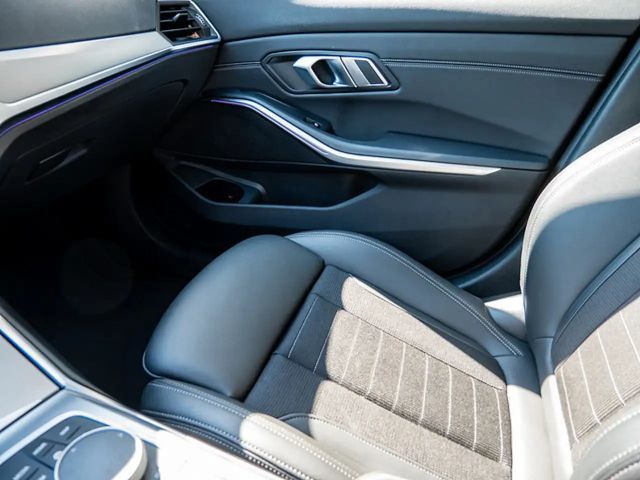 BMW 320 Sedan xDrive