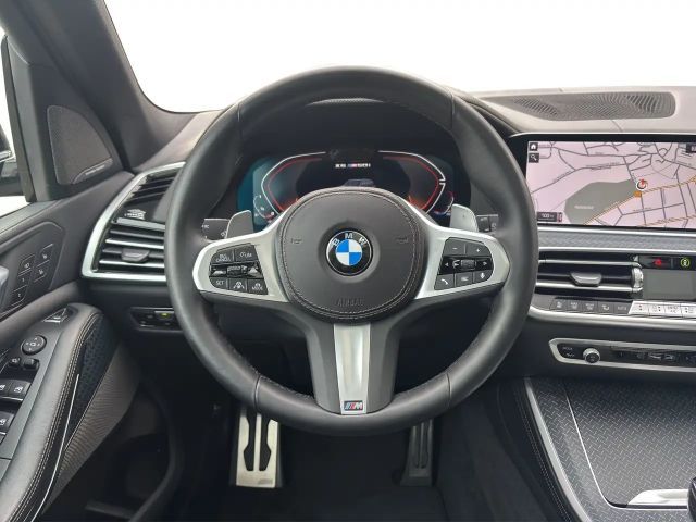 BMW X5 M50i