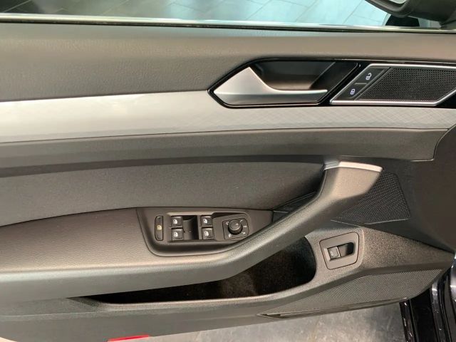 Volkswagen Passat 1.5 TSI Business DSG Variant