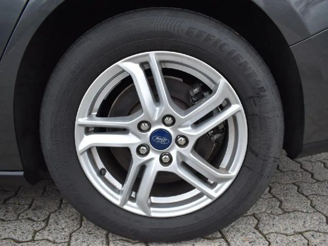 Ford Focus Cool & Connect