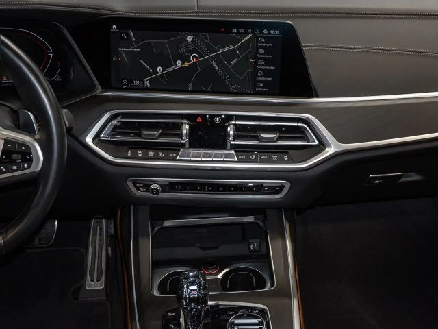 BMW X7 M50i
