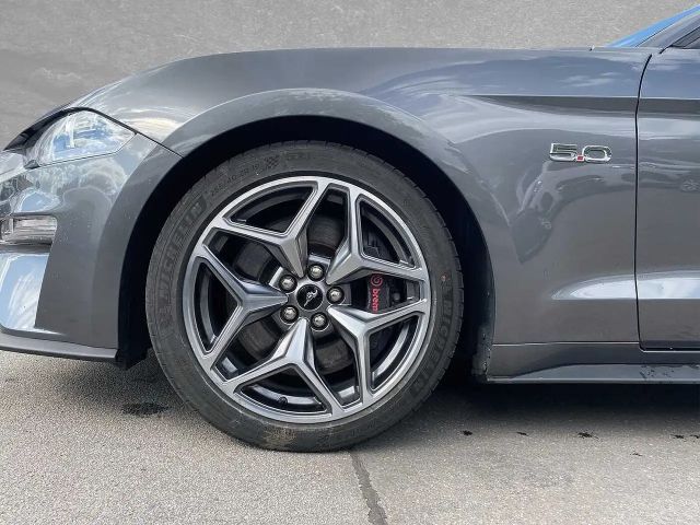 Ford Mustang Fastback GT 5.0 V8