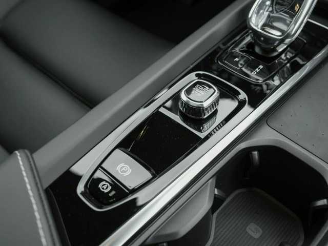 Volvo XC60 Business Dark Plus T6