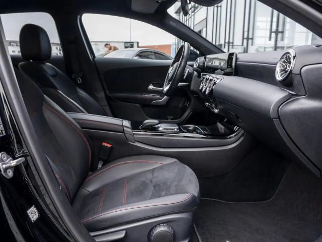 Mercedes-Benz A 250 A 250 e AMG Line